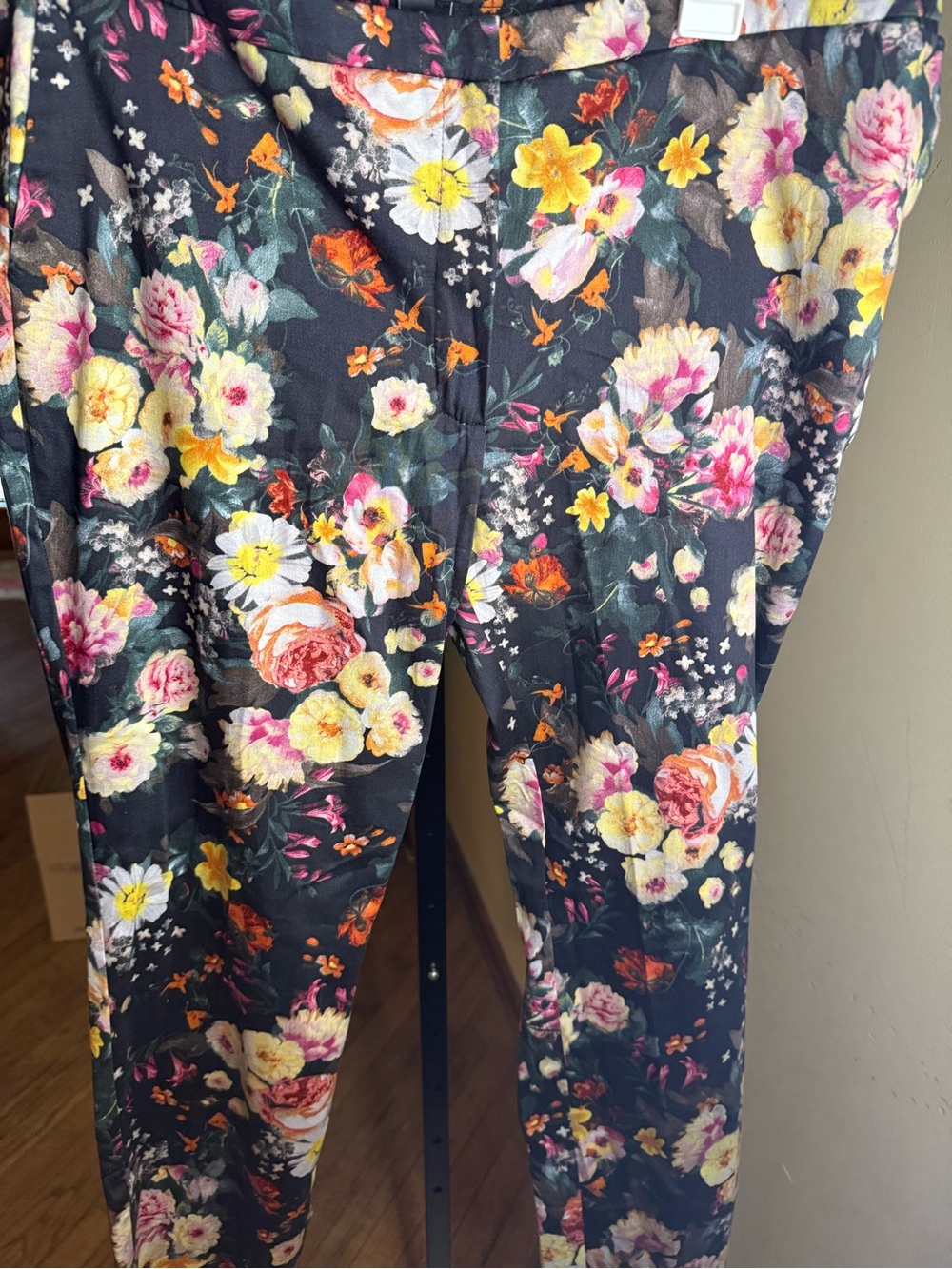Floral Skinny Pants in Black with Multicolor Print
